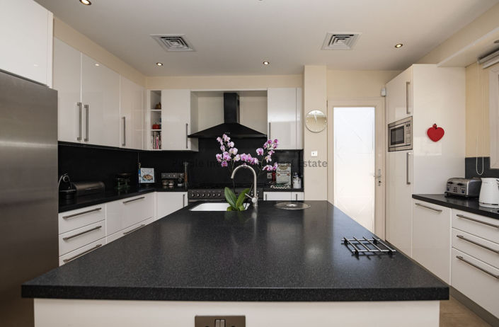 Image No.18-5 Bed Villa for sale