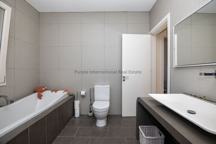 Image No.28-5 Bed Villa for sale