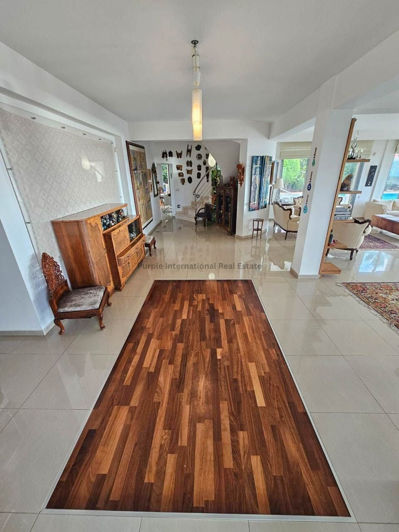 Image No.9-6 Bed Villa for sale