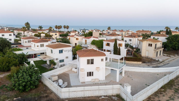 Image No.4-2 Bed Villa for sale