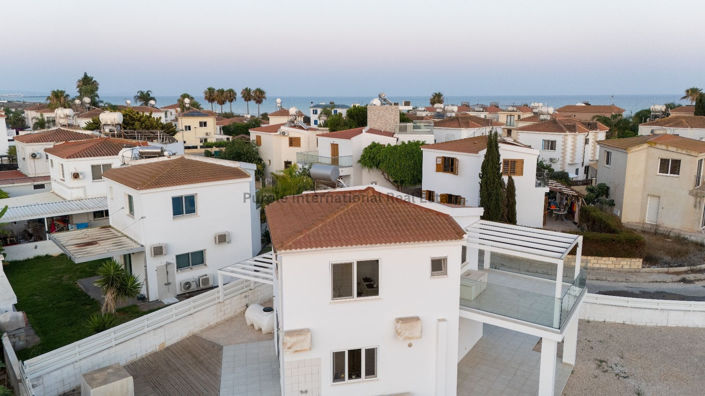 Image No.28-2 Bed Villa for sale