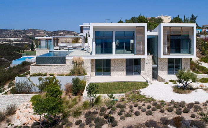 Image No.1-3 Bed Villa for sale
