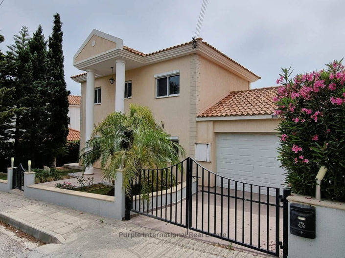 Image No.1-3 Bed Villa for sale