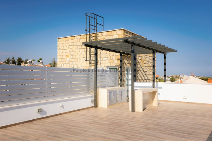 Image No.3-8 Bed Property for sale