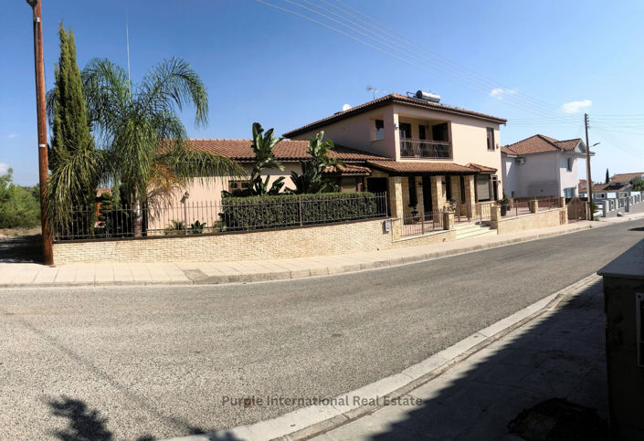 Image No.1-4 Bed Villa for sale