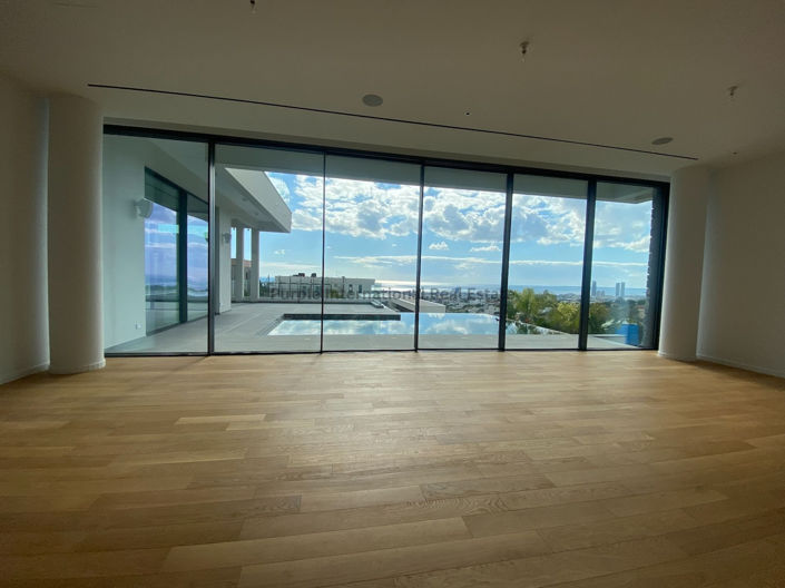 Image No.2-Villa de 6 chambres à vendre à Germasogeia