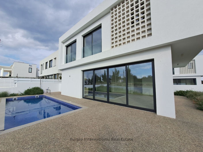 Image No.1-3 Bed Villa for sale