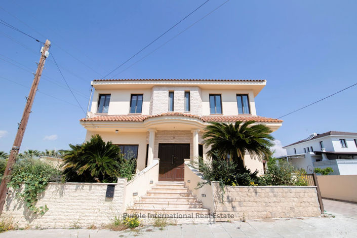 Image No.1-Villa de 7 chambres à vendre à Aradippou