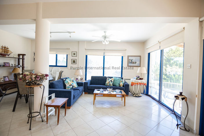 Image No.2-Villa de 6 chambres à vendre à Famagusta