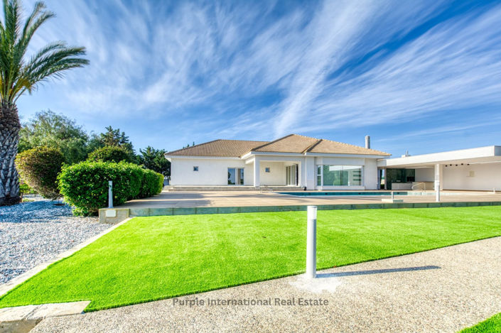 Image No.1-4 Bed Bungalow for sale