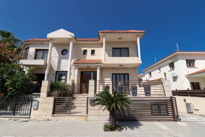 Image No.1-3 Bed Villa for sale