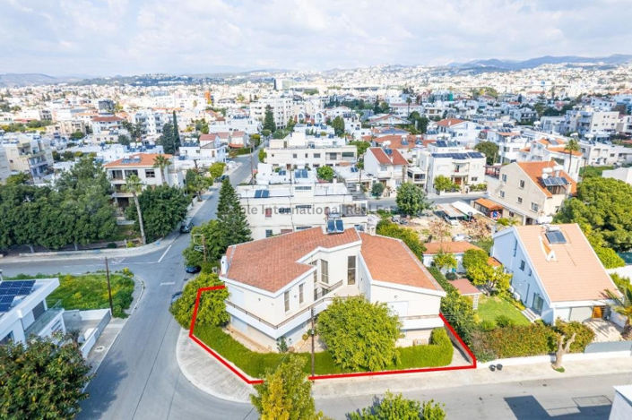 Image No.1-4 Bed House for sale