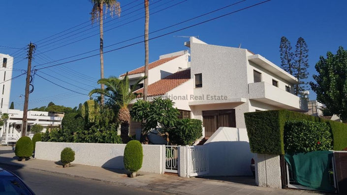Image No.1-4 Bed House for sale