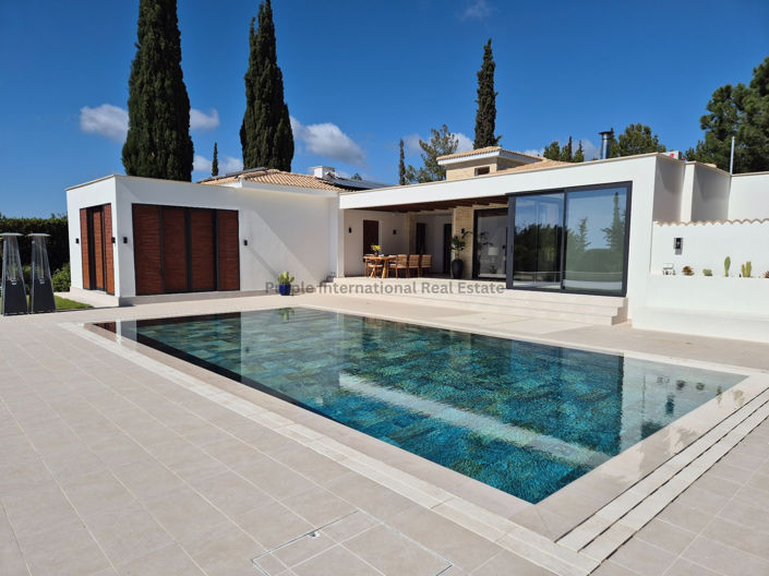 Image No.1-4 Bed Villa for sale