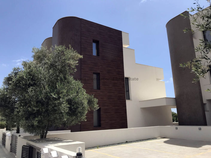 Image No.1-3 Bed Townhouse for sale