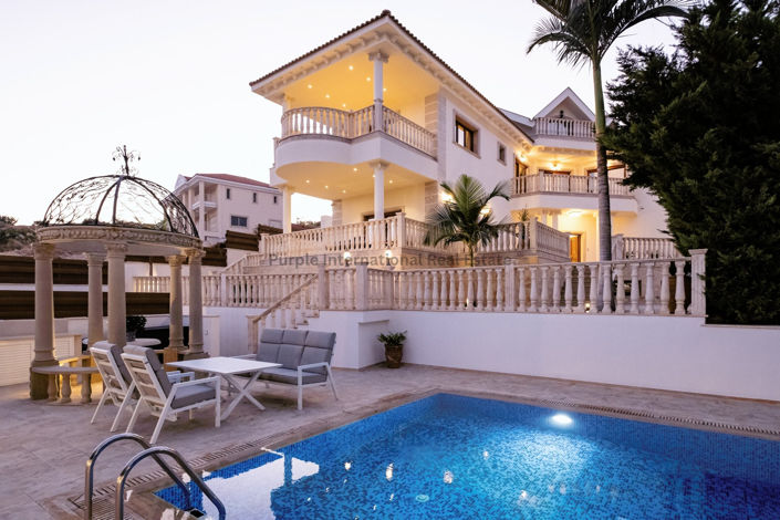 Image No.1-6 Bed Villa for sale
