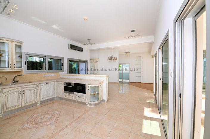 Image No.7-Villa de 4 chambres à vendre à Germasogeia