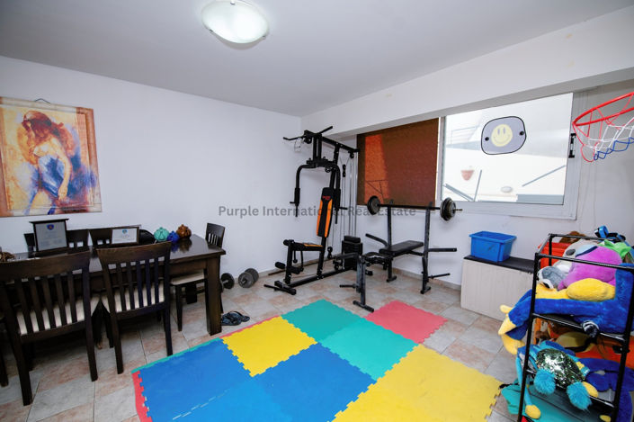 Image No.10-6 Bed Property for sale