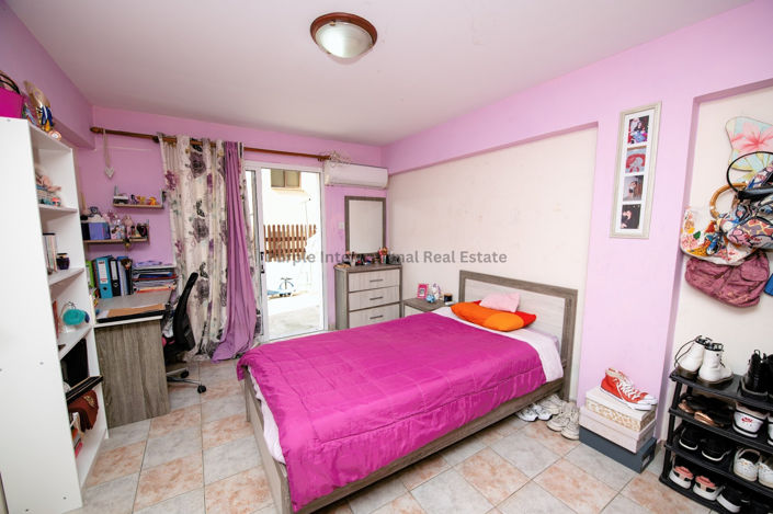 Image No.15-6 Bed Property for sale