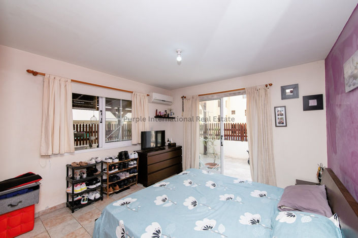 Image No.18-6 Bed Property for sale