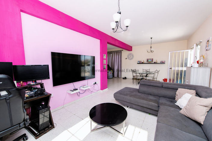 Image No.32-6 Bed Property for sale