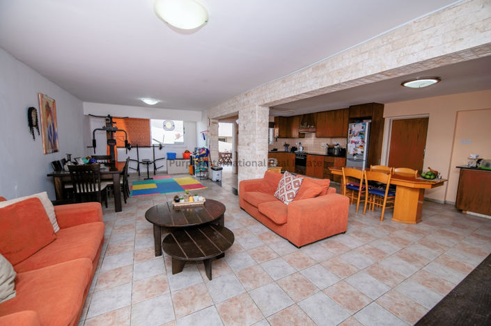 Image No.5-6 Bed Property for sale