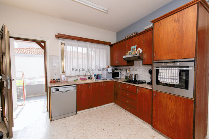 Image No.52-6 Bed Property for sale