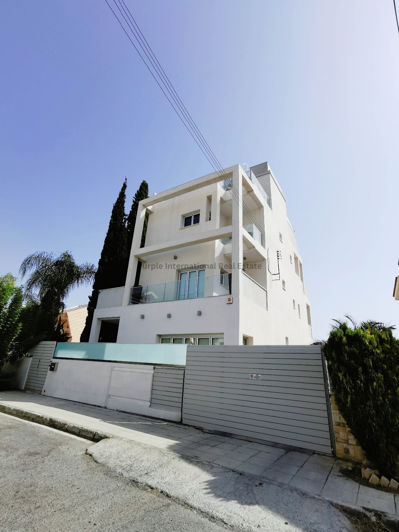 Image No.1-6 Bed Villa for sale