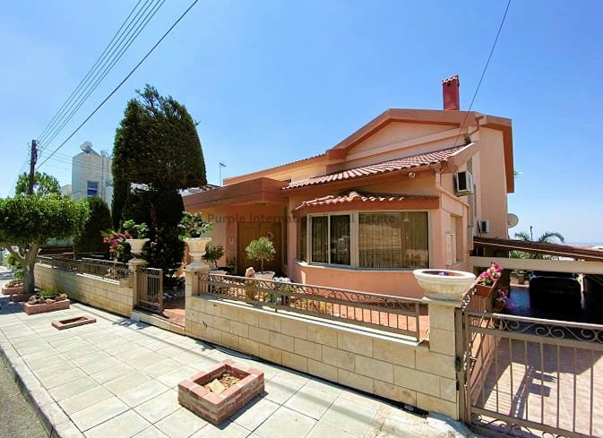 Image No.1-6 Bed Villa for sale