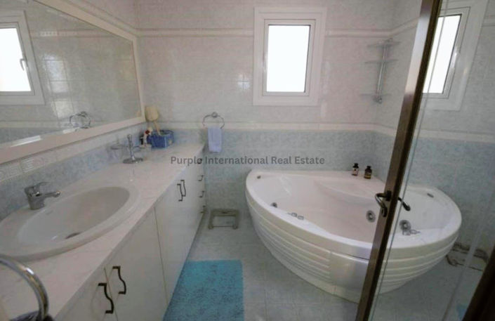 Image No.7-Villa de 4 chambres à vendre à Germasogeia