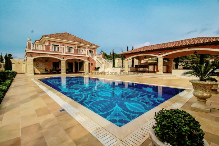 Image No.1-6 Bed Villa for sale