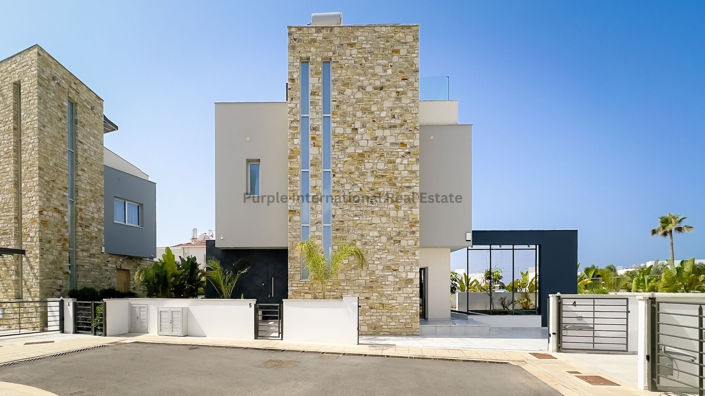 Image No.1-4 Bed Villa for sale