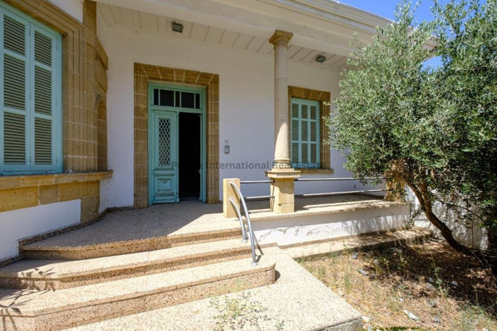 Image No.1-4 Bed Villa for sale
