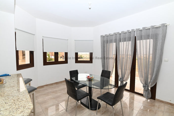 Image No.2-Villa de 4 chambres à vendre à Frenaros