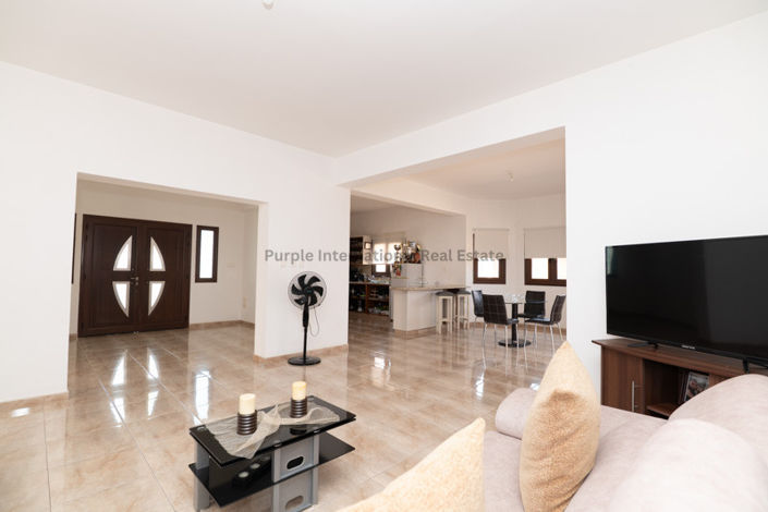 Image No.3-Villa de 4 chambres à vendre à Frenaros