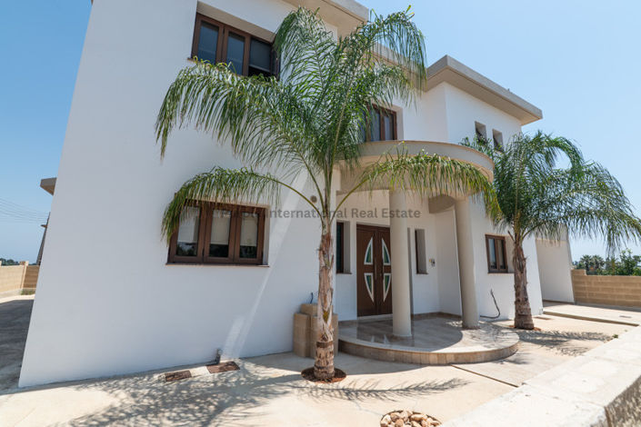 Image No.4-Villa de 4 chambres à vendre à Frenaros