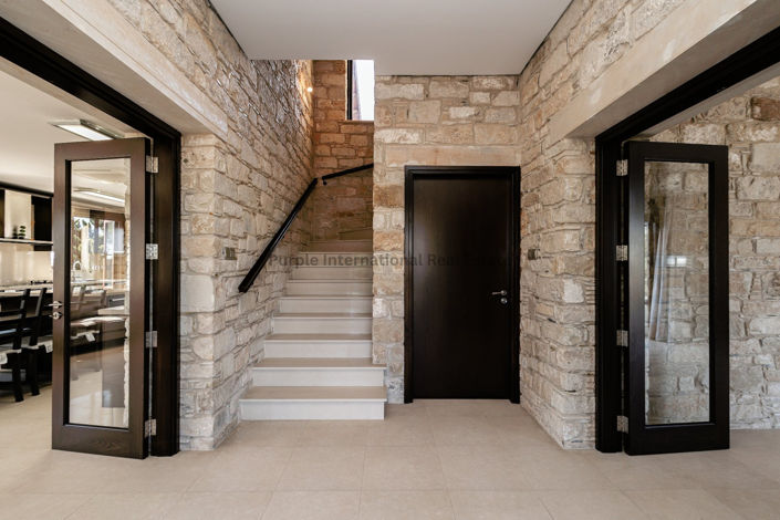 Image No.8-6 Bed Villa for sale