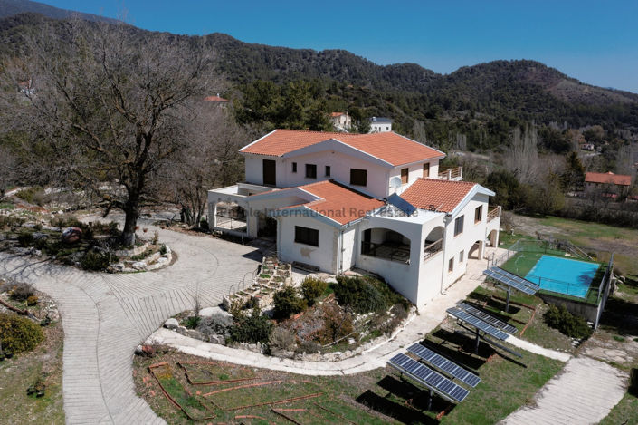 Image No.2-Villa de 5 chambres à vendre à Pera Pedi