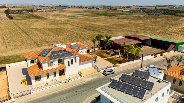 Image No.1-4 Bed Villa for sale