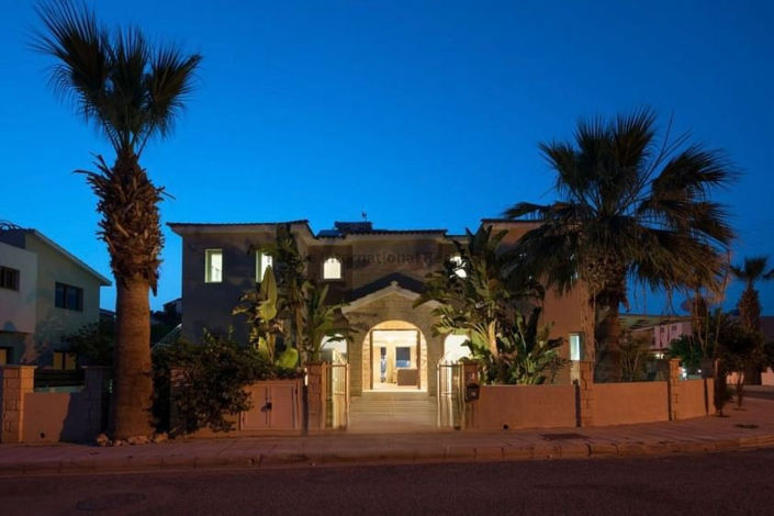 Image No.1-6 Bed Villa for sale
