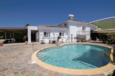 1 - Pylas, Villa