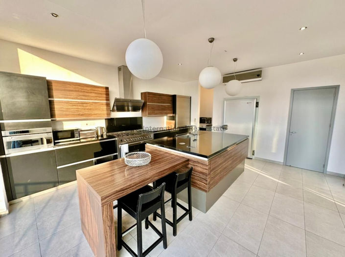 Image No.8-5 Bed Villa for sale