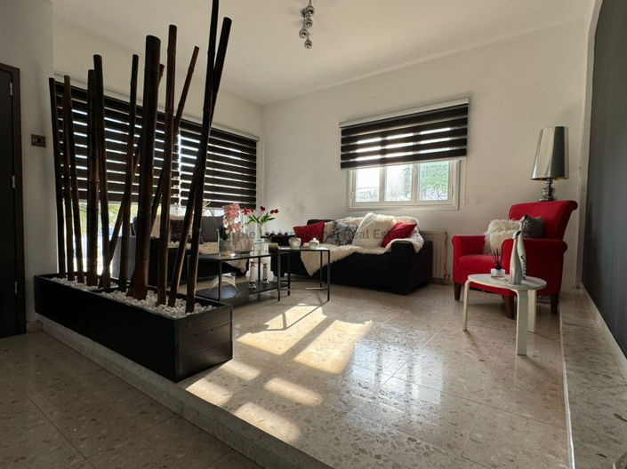 Image No.2-4 Bed Villa for sale