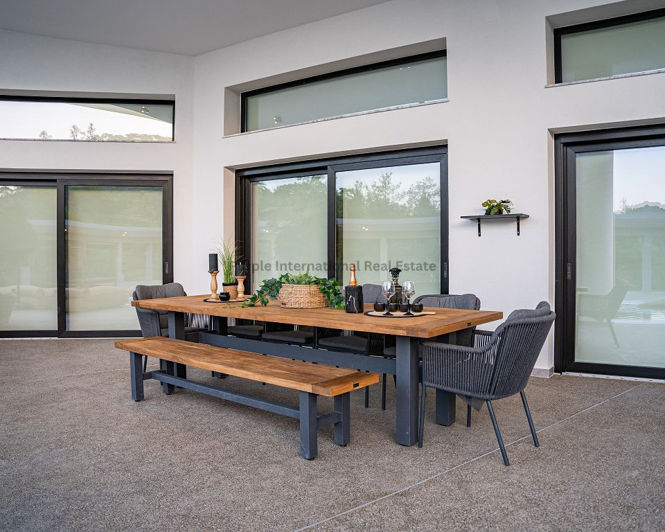 Image No.11-6 Bed Bungalow for sale