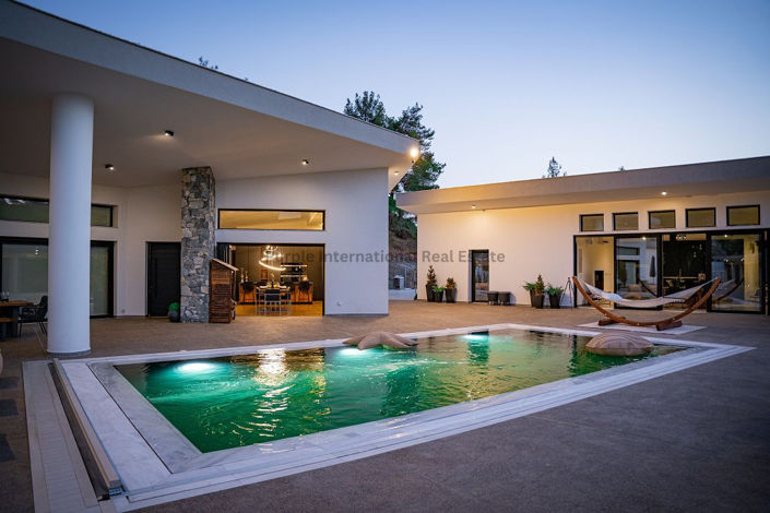 Image No.13-6 Bed Bungalow for sale