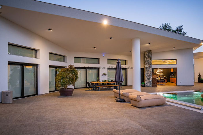 Image No.38-6 Bed Bungalow for sale