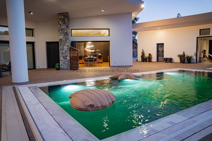 Image No.44-6 Bed Bungalow for sale