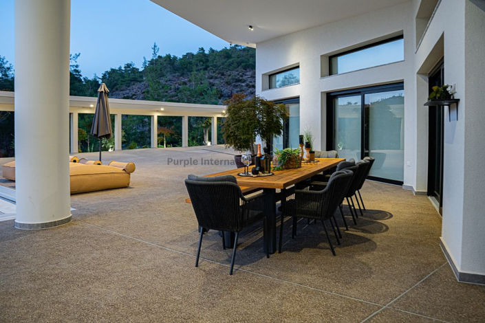 Image No.48-6 Bed Bungalow for sale