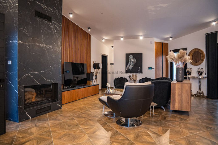 Image No.9-6 Bed Bungalow for sale