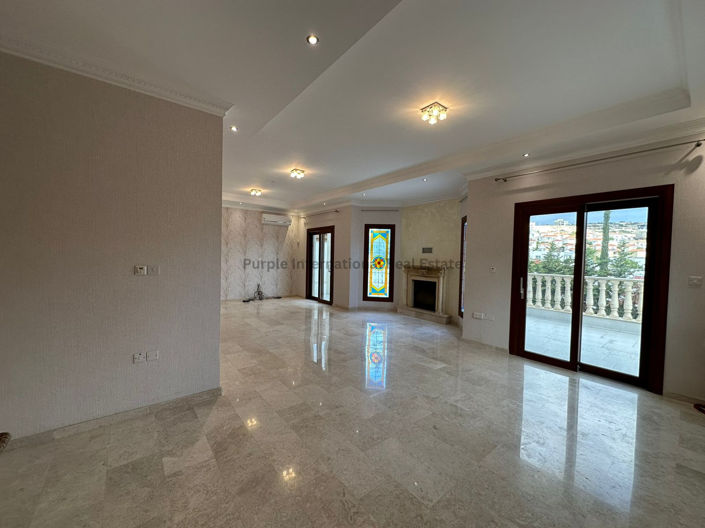 Image No.2-Villa de 4 chambres à vendre à Mouttagiaka